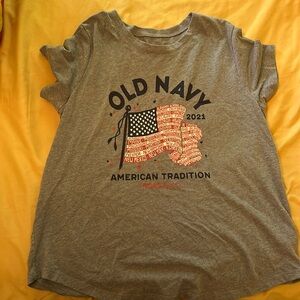 Old navy t-shirt size medium hardly worn